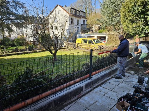 Gartenzaun und Toranlage
